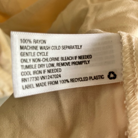 Universal Threads Ruffle Blouse - Picture 7 of 7